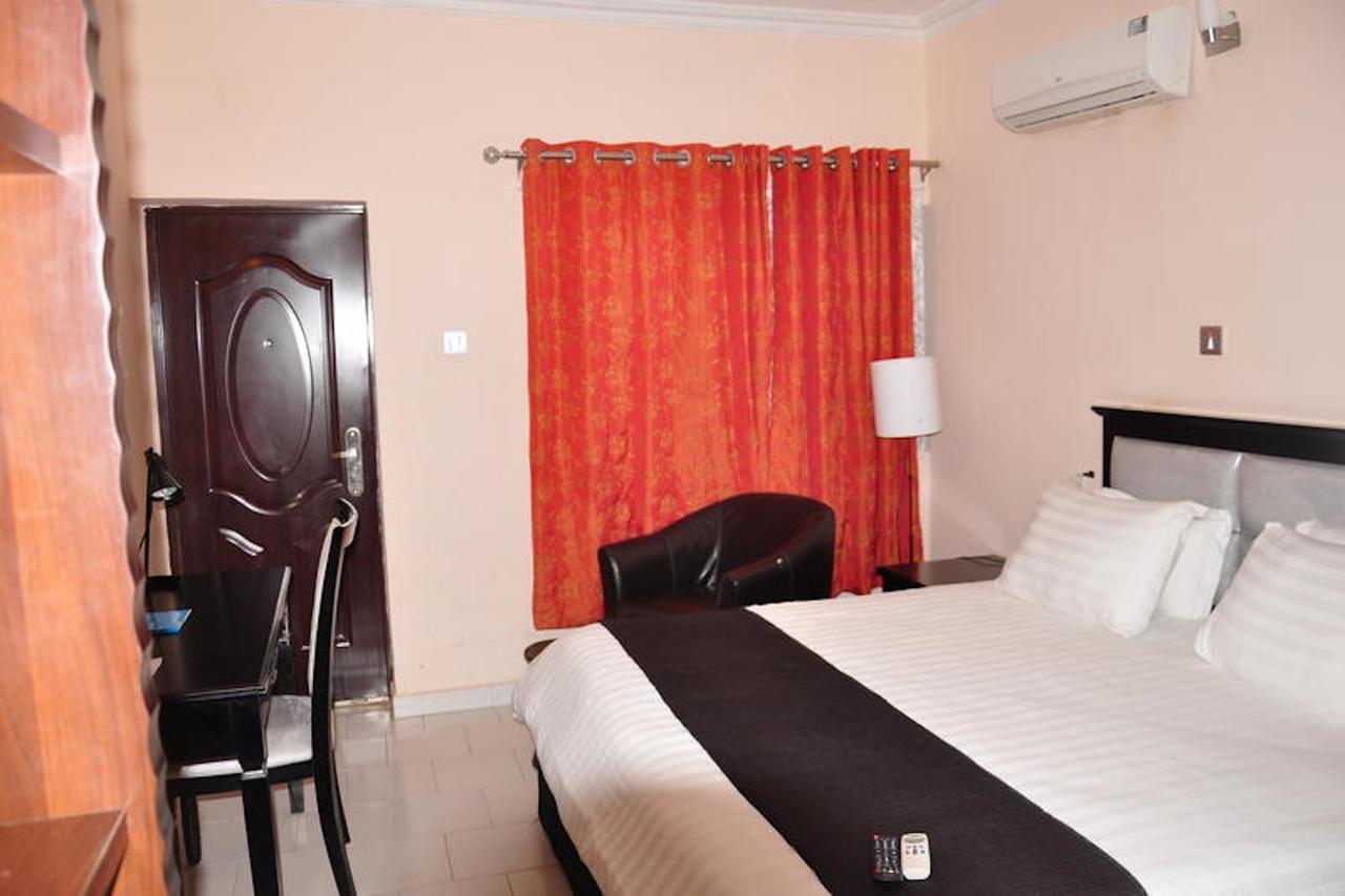 Grand Bank Link Hotel Otta Exterior photo