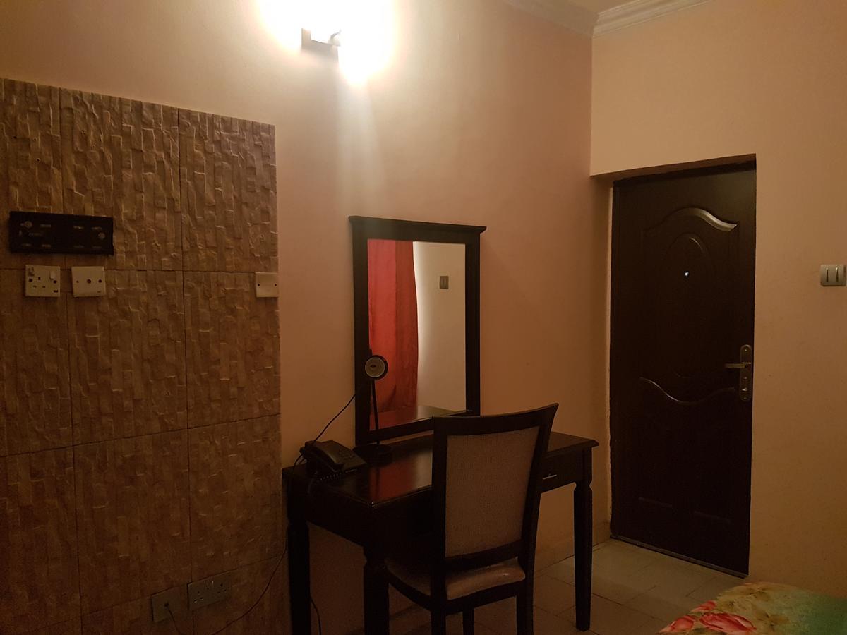 Grand Bank Link Hotel Otta Exterior photo